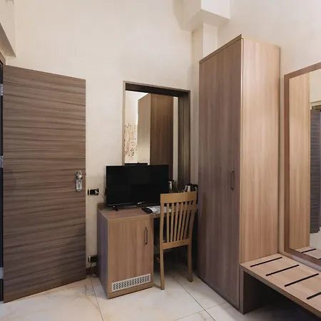 Centro Cavour 3*