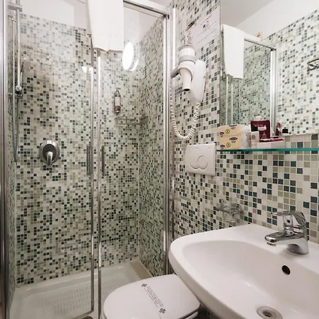 Centro Cavour 3* روما
